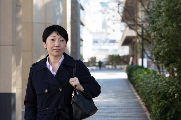 オフィスで働く主婦