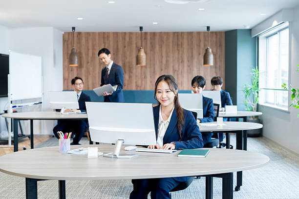 企業への電話確認の様子
