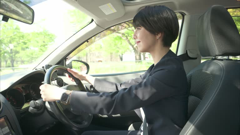 前向きな表情の主婦